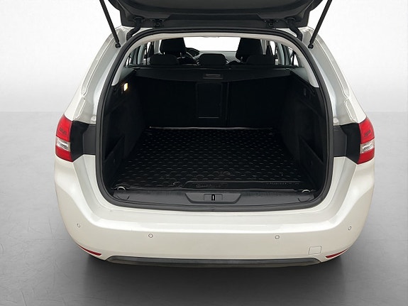 Peugeot 308 SW 28 of 30