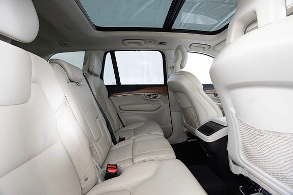 Volvo XC90 14 of 27
