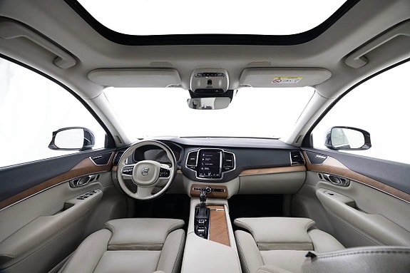 Volvo XC90 12 of 27