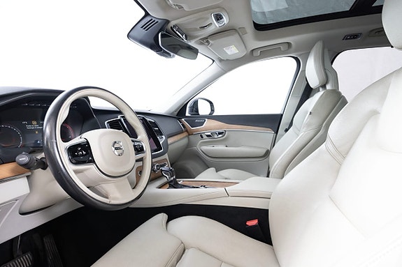Volvo XC90 16 of 27