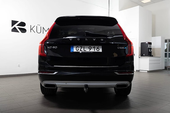 Volvo XC90 10 of 27