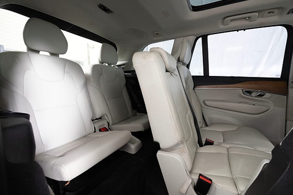 Volvo XC90 15 of 27