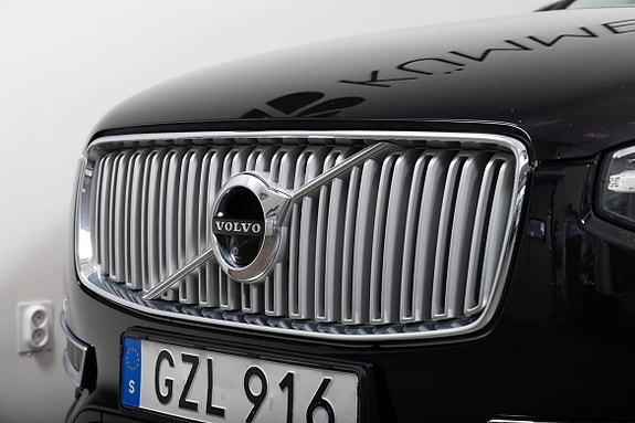 Volvo XC90 3 of 27