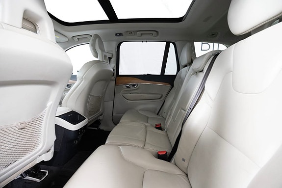 Volvo XC90 17 of 27