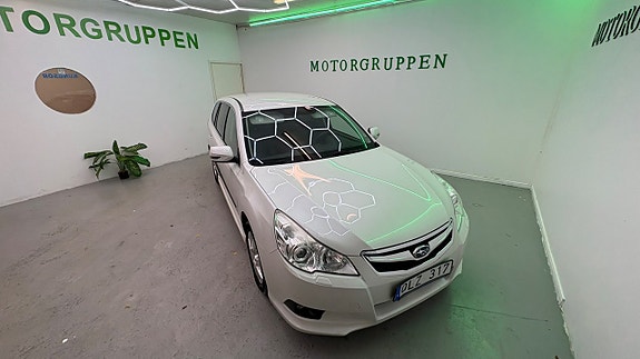 Subaru Legacy 12 of 30