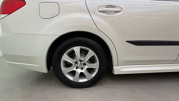 Subaru Legacy 16 of 30