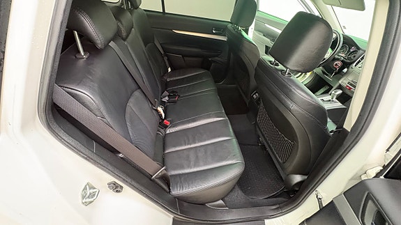 Subaru Legacy 25 of 30