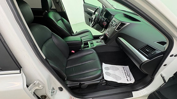 Subaru Legacy 26 of 30