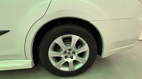 Subaru Legacy 17 of 30