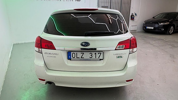Subaru Legacy 19 of 30