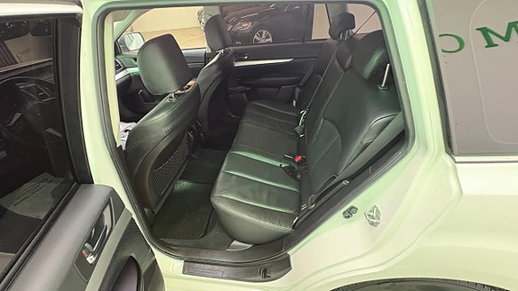 Subaru Legacy 23 of 30