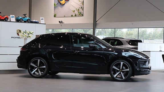 Porsche Macan T 3 of 10