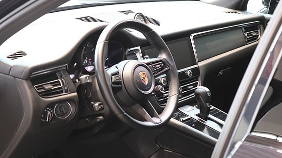 Porsche Macan T 7 of 10