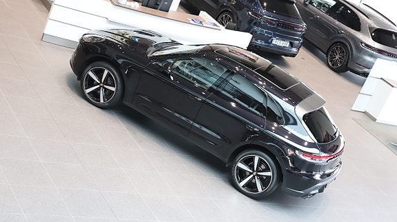 Porsche Macan T 6 of 10