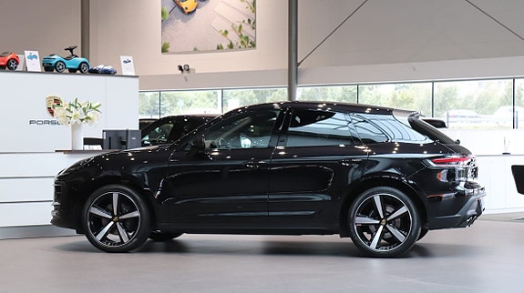 Porsche Macan T 4 of 10