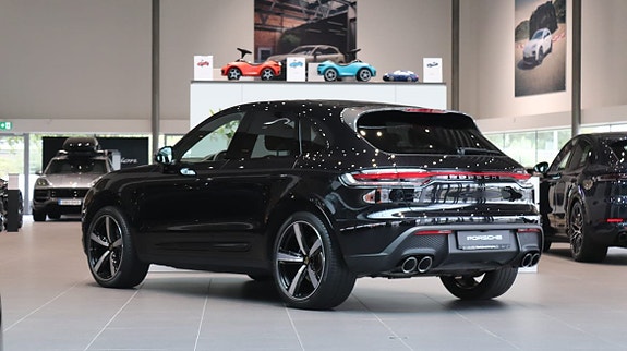 Porsche Macan T 2 of 10