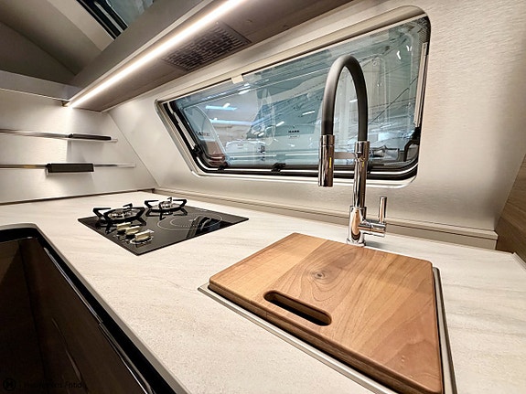 Adria Alpina 663 HT 7 of 16