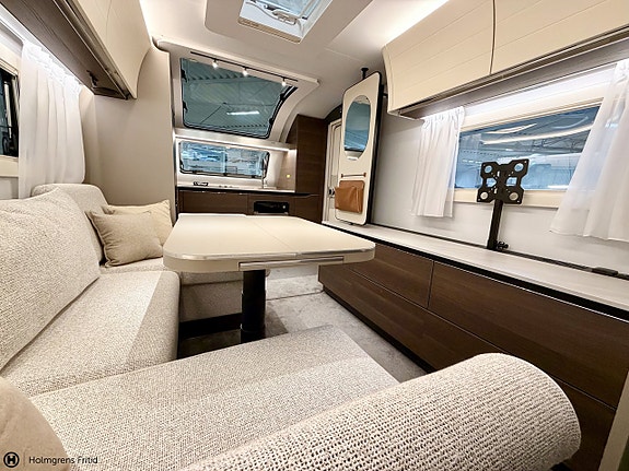 Adria Alpina 663 HT 13 of 16
