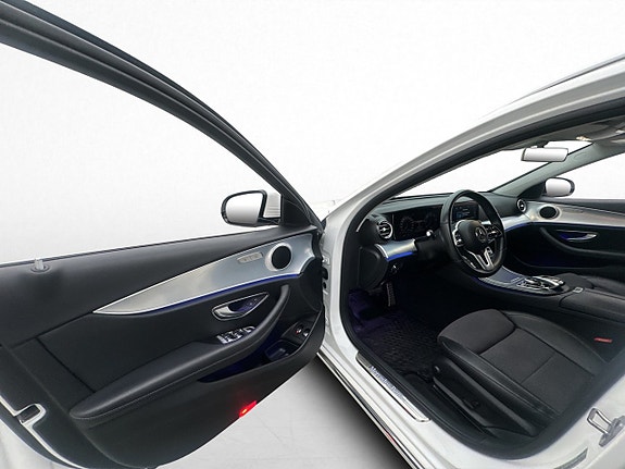Mercedes-Benz E200 12 of 30