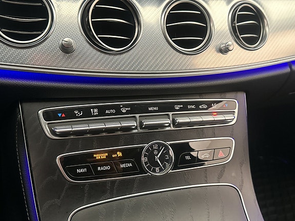 Mercedes-Benz E200 25 of 30