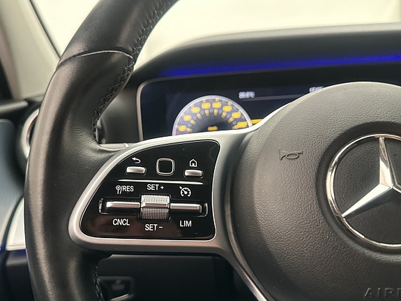 Mercedes-Benz E200 18 of 30