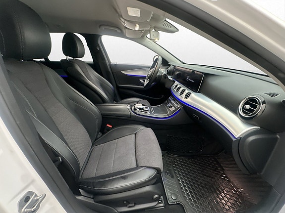 Mercedes-Benz E200 27 of 30