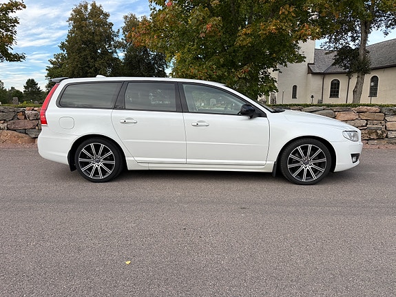 Volvo V70 3 of 14