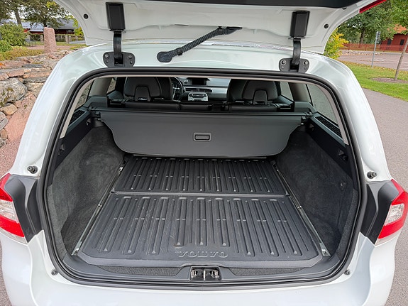 Volvo V70 12 of 14