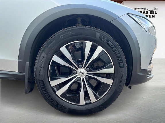 Volvo V90 Cross Country 9 of 16