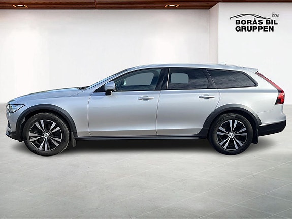 Volvo V90 Cross Country 3 of 16
