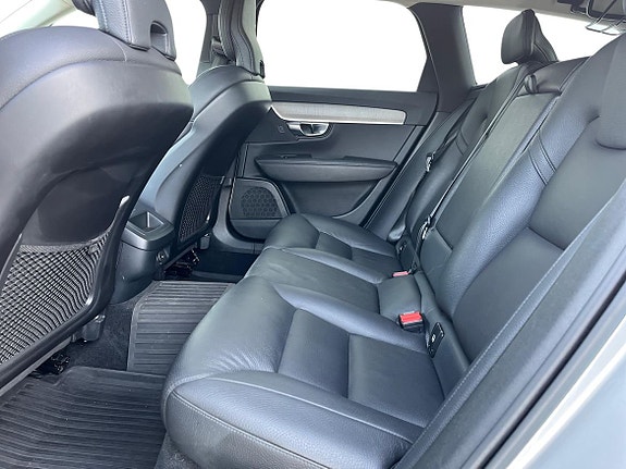 Volvo V90 Cross Country 6 of 16