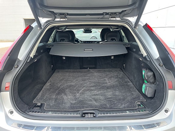 Volvo V90 Cross Country 13 of 16