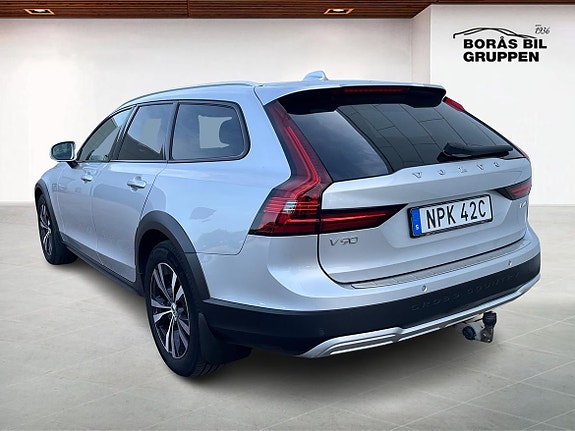 Volvo V90 Cross Country 2 of 16