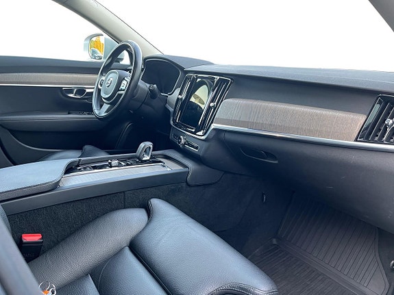 Volvo V90 Cross Country 4 of 16