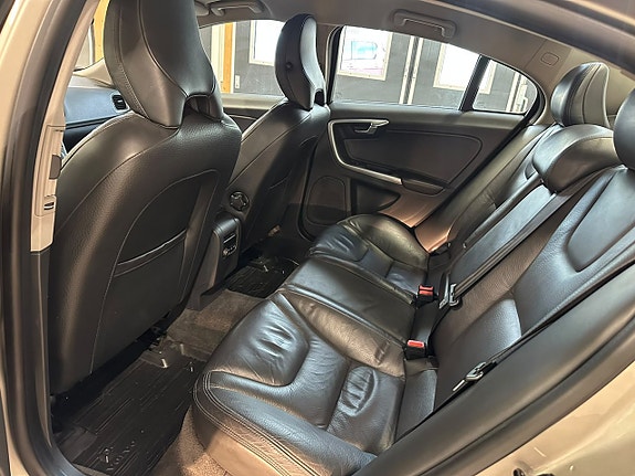 Volvo S60 9 of 14