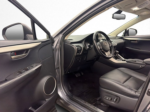 Lexus NX300h 10 of 30