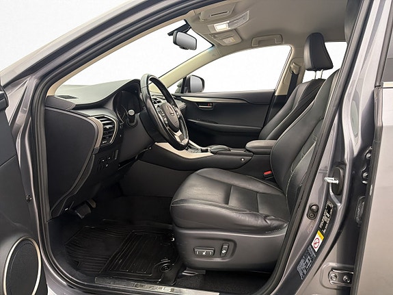 Lexus NX300h 11 of 30
