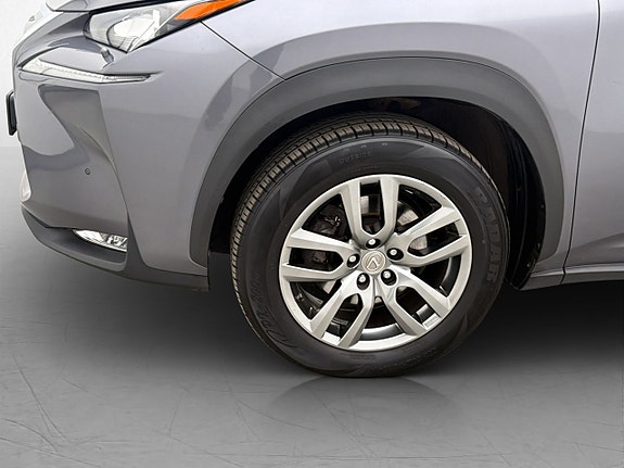 Lexus NX300h 27 of 30