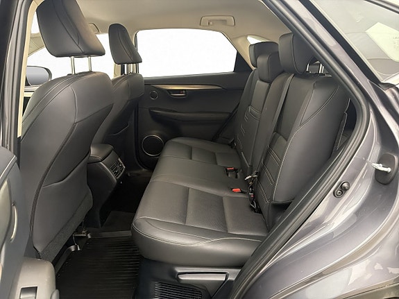 Lexus NX300h 25 of 30