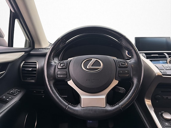 Lexus NX300h 13 of 30