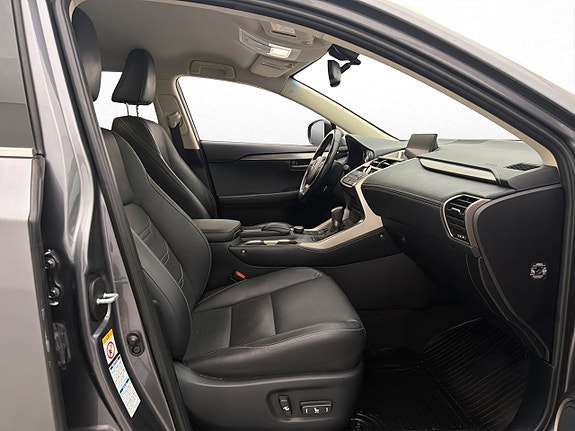 Lexus NX300h 24 of 30