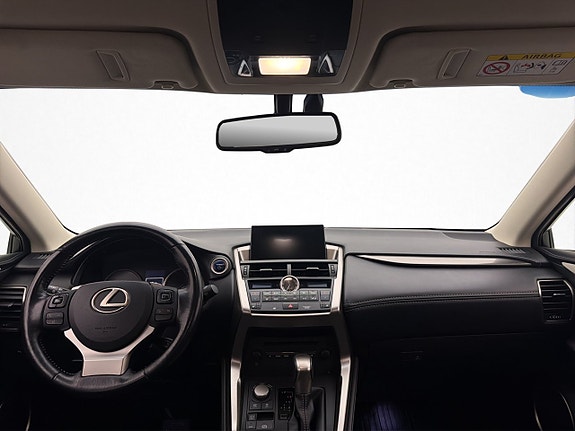 Lexus NX300h 12 of 30