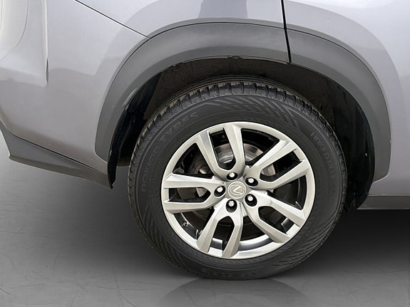 Lexus NX300h 29 of 30