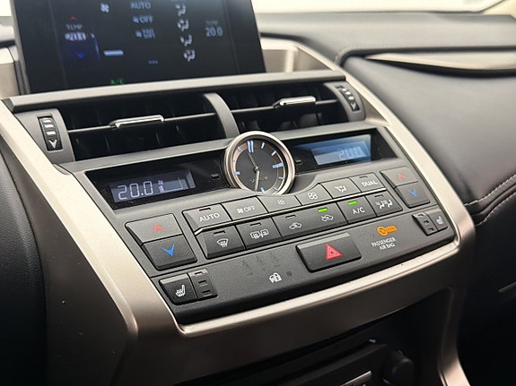 Lexus NX300h 20 of 30