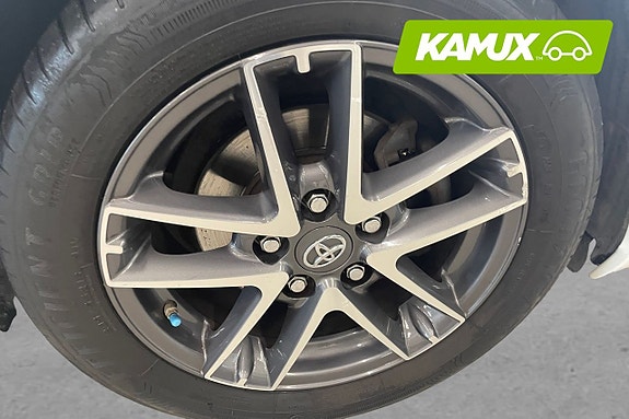 Toyota Auris 8 of 20
