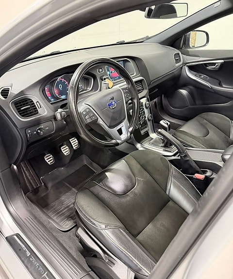 Volvo V40 7 of 10