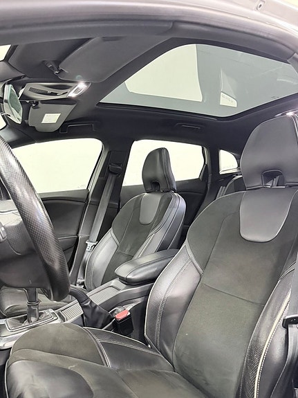 Volvo V40 8 of 10