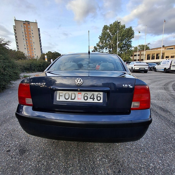 Volkswagen Passat 5 of 9