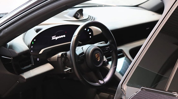 Porsche Taycan Cross Turismo 7 of 10