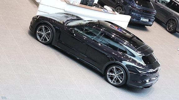 Porsche Taycan Cross Turismo 6 of 10